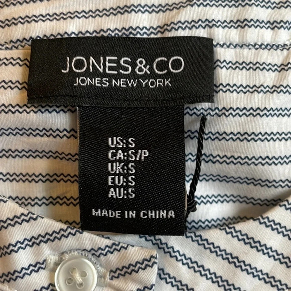 Jones & Co NWT beautiful floral detail women’s blouse size small - Picture 6 of 8